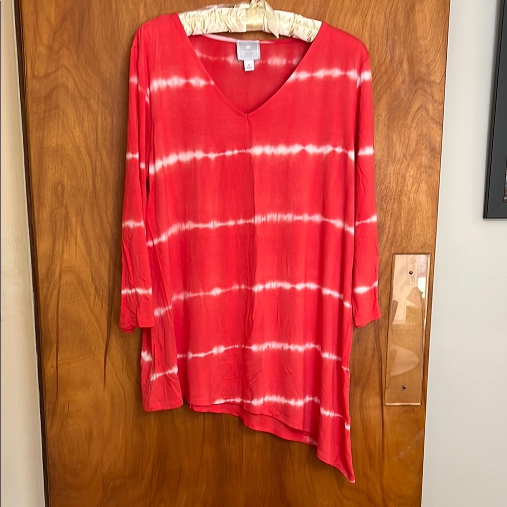 Orange Tie-Dye V-Neck Women's Top XL 3/4 Length Sleeve A symmetrical hem line.